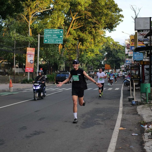 Race photo from BAUR RUN 2025