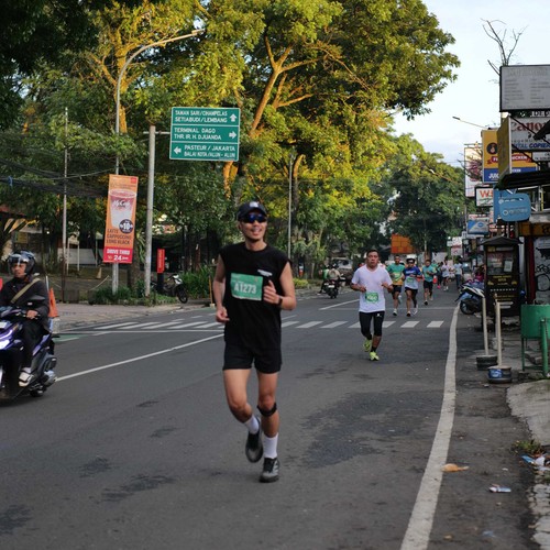 Race photo from BAUR RUN 2025