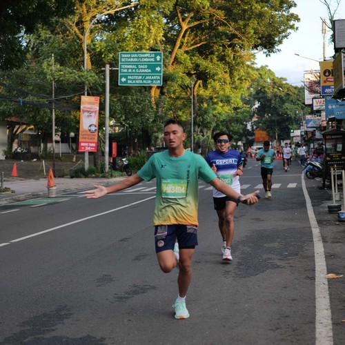 Race photo from BAUR RUN 2025