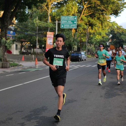 Race photo from BAUR RUN 2025
