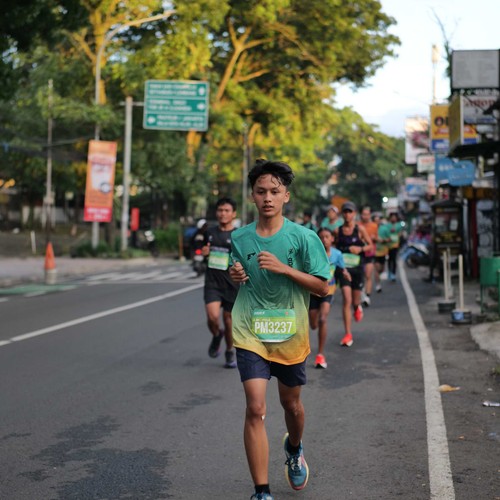 Race photo from BAUR RUN 2025