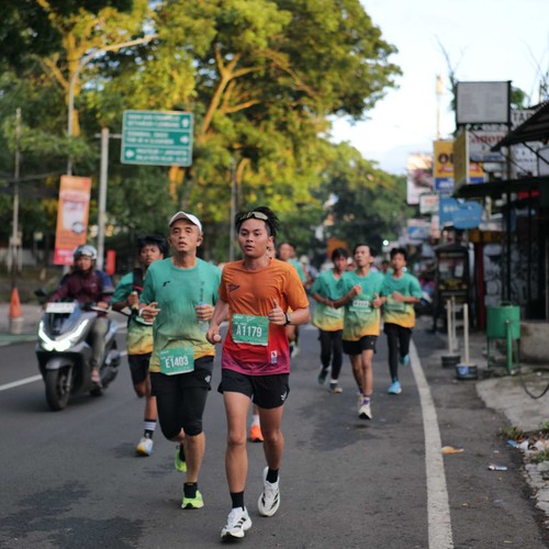 Race photo from BAUR RUN 2025