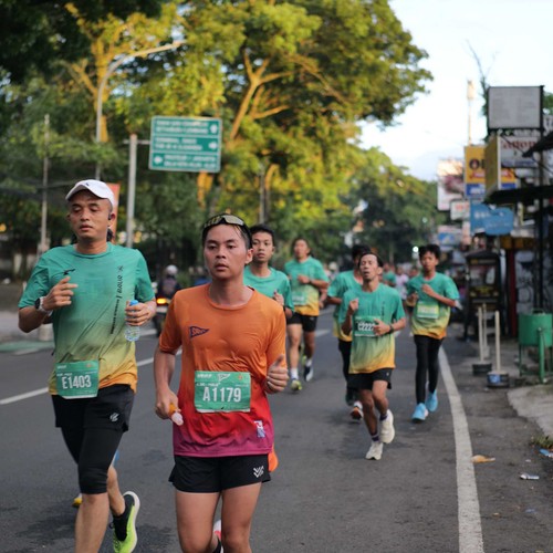 Race photo from BAUR RUN 2025