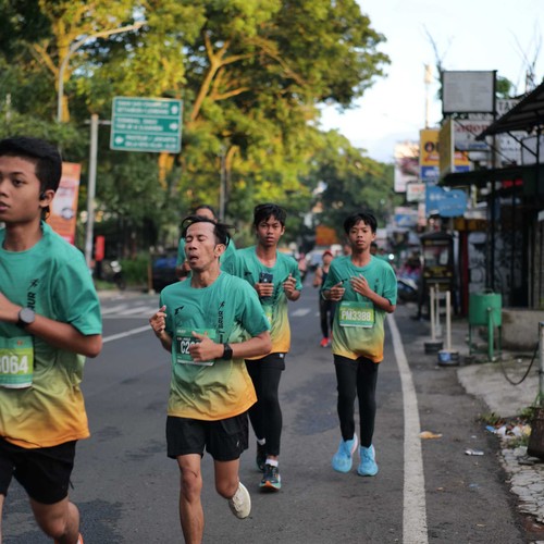 Race photo from BAUR RUN 2025