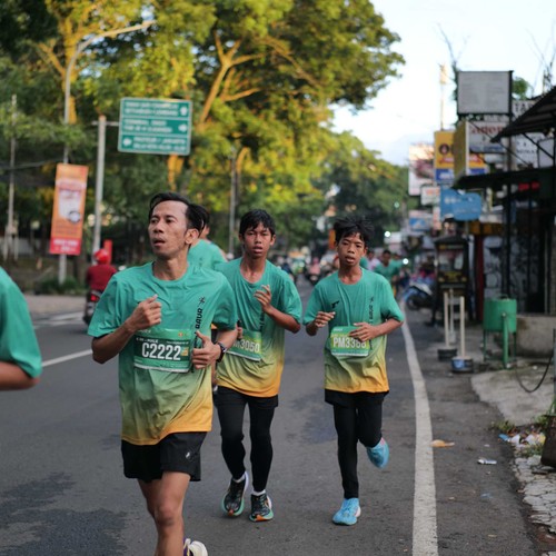 Race photo from BAUR RUN 2025