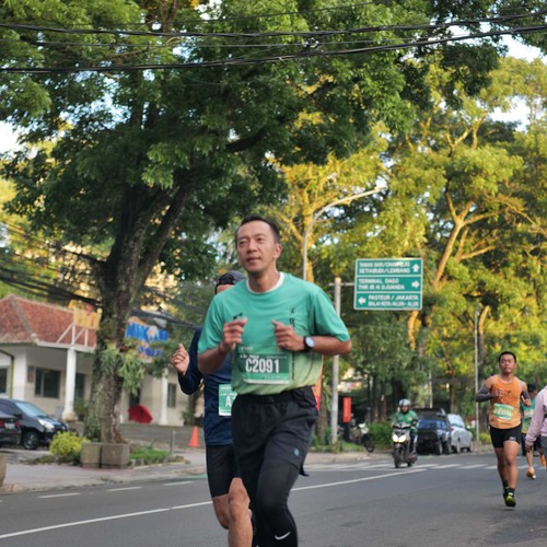 Race photo from BAUR RUN 2025