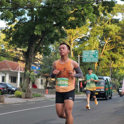 Race photo from BAUR RUN 2025