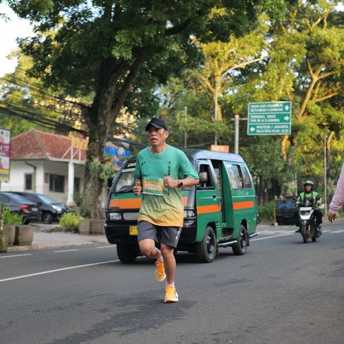 Race photo from BAUR RUN 2025