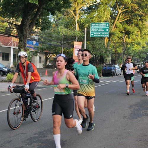 Race photo from BAUR RUN 2025