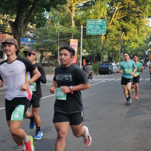 Race photo from BAUR RUN 2025