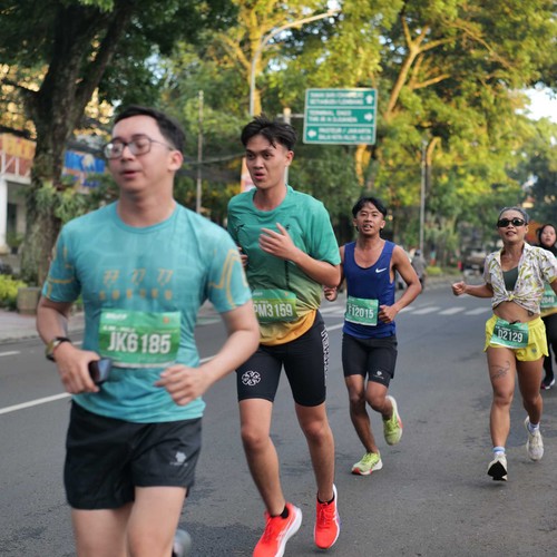 Race photo from BAUR RUN 2025