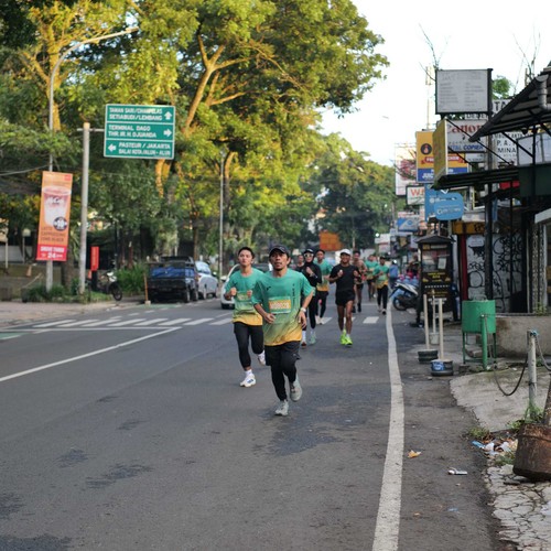 Race photo from BAUR RUN 2025