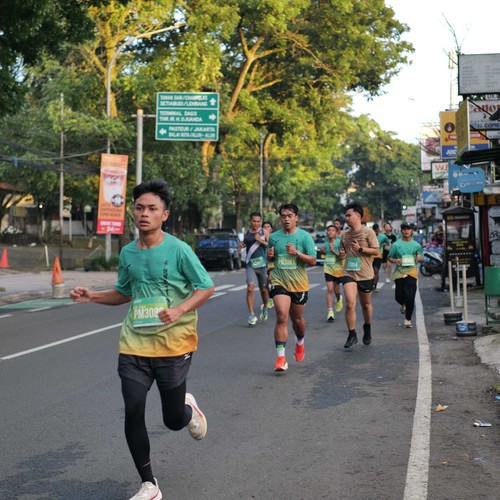 Race photo from BAUR RUN 2025