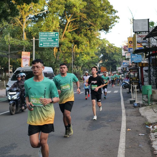 Race photo from BAUR RUN 2025
