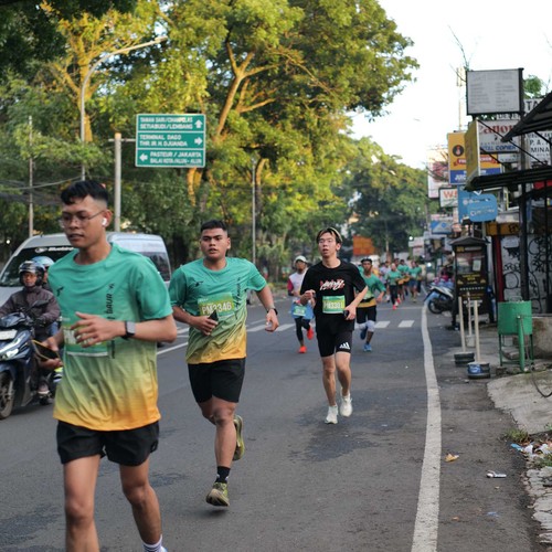 Race photo from BAUR RUN 2025