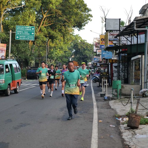 Race photo from BAUR RUN 2025