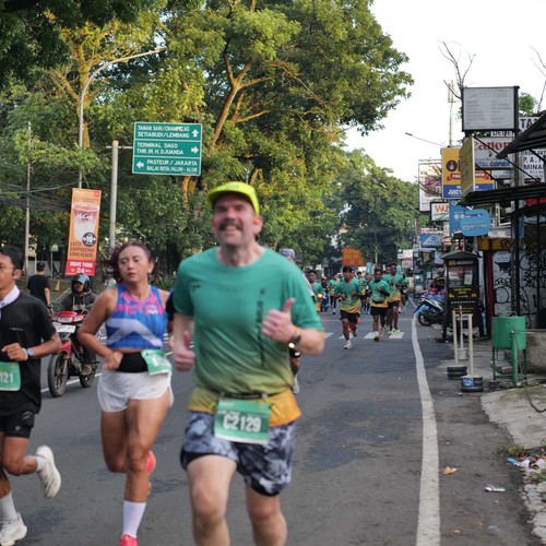 Race photo from BAUR RUN 2025