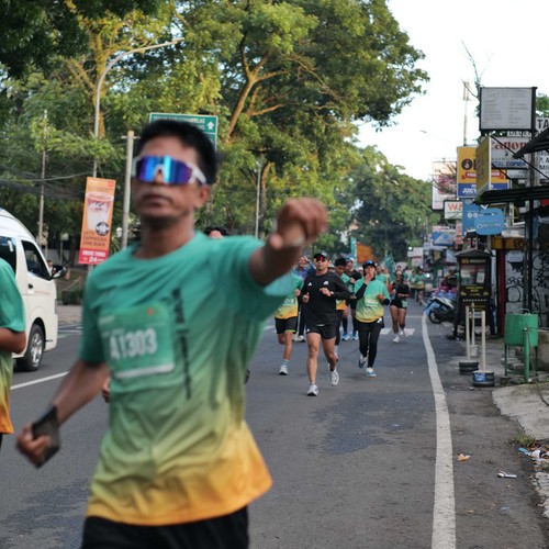 Race photo from BAUR RUN 2025