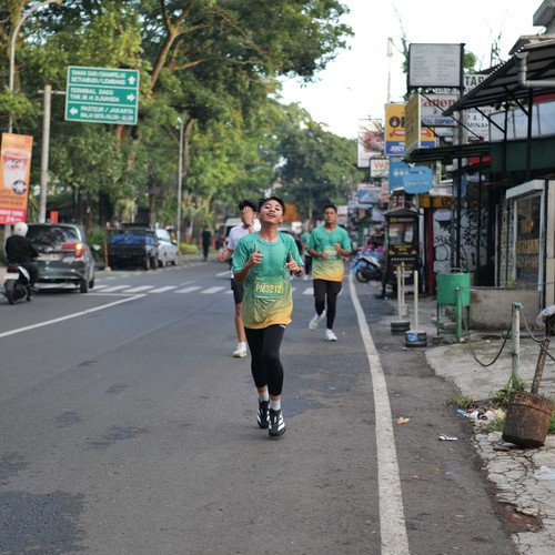 Race photo from BAUR RUN 2025
