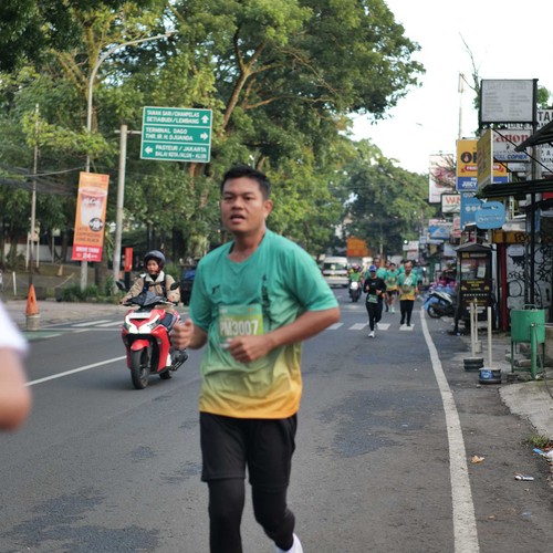 Race photo from BAUR RUN 2025
