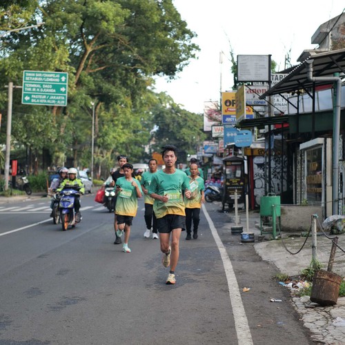 Race photo from BAUR RUN 2025