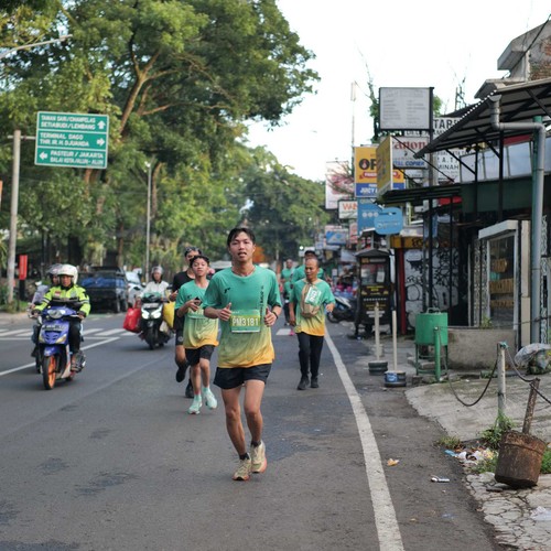 Race photo from BAUR RUN 2025