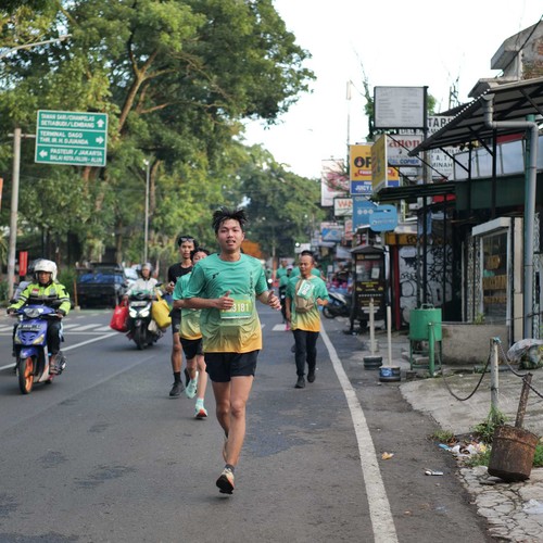 Race photo from BAUR RUN 2025