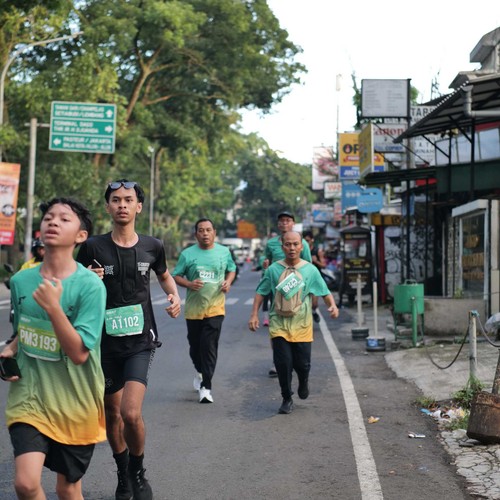 Race photo from BAUR RUN 2025