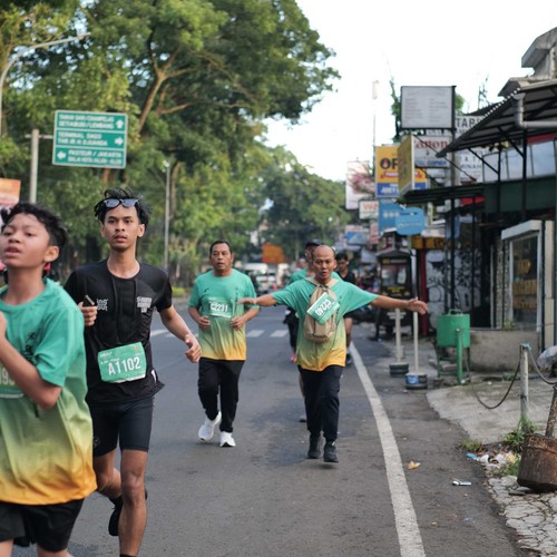 Race photo from BAUR RUN 2025