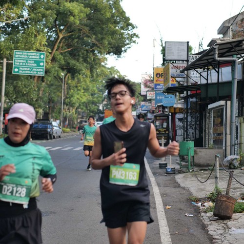 Race photo from BAUR RUN 2025