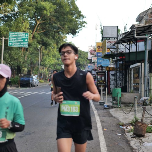 Race photo from BAUR RUN 2025