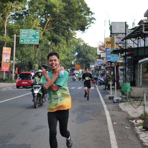 Race photo from BAUR RUN 2025