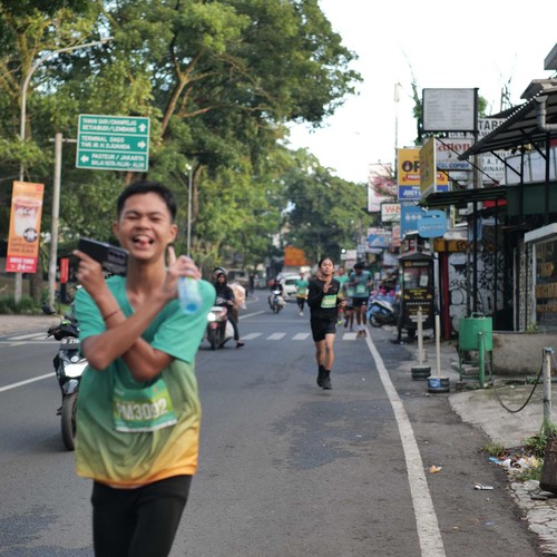 Race photo from BAUR RUN 2025