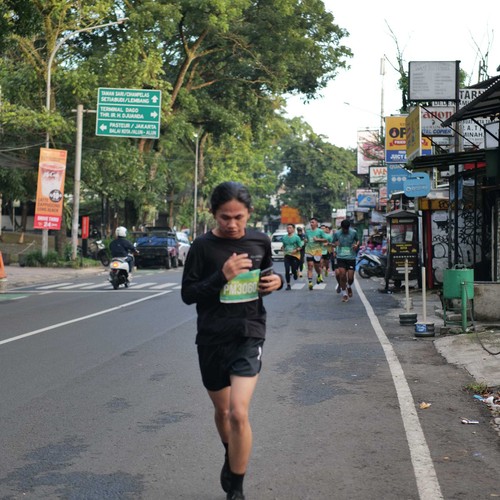 Race photo from BAUR RUN 2025