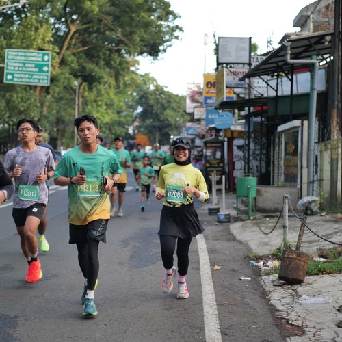 Race photo from BAUR RUN 2025