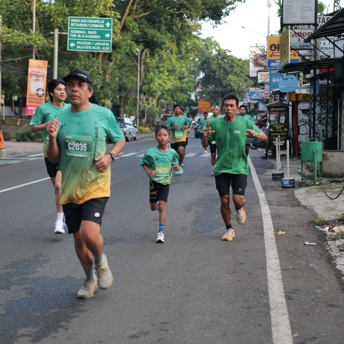 Race photo from BAUR RUN 2025