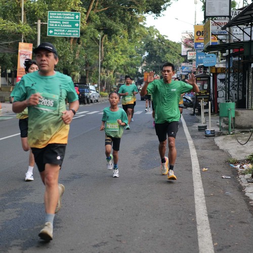 Race photo from BAUR RUN 2025