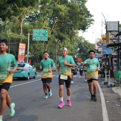 Race photo from BAUR RUN 2025