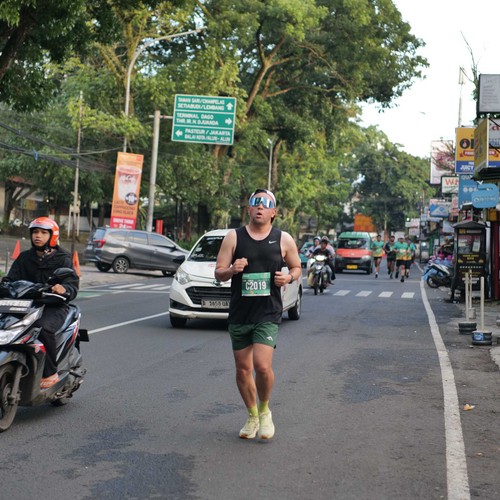 Race photo from BAUR RUN 2025