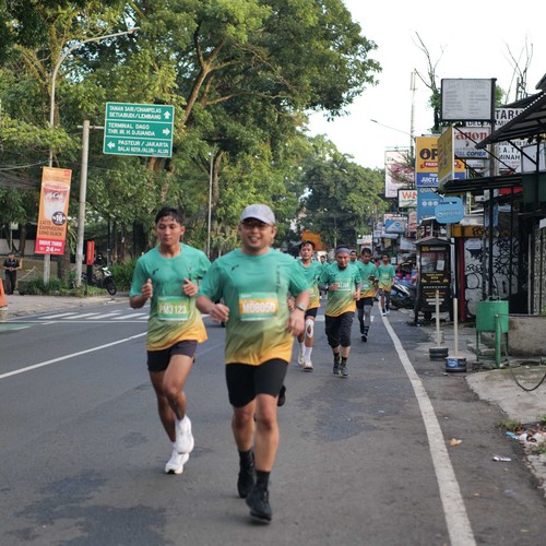 Race photo from BAUR RUN 2025