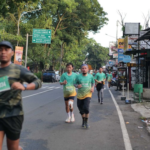 Race photo from BAUR RUN 2025