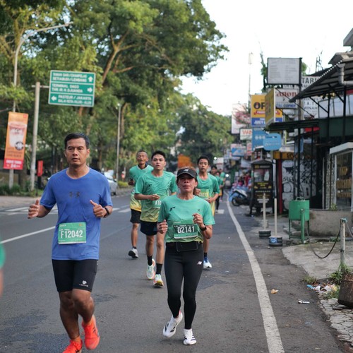 Race photo from BAUR RUN 2025