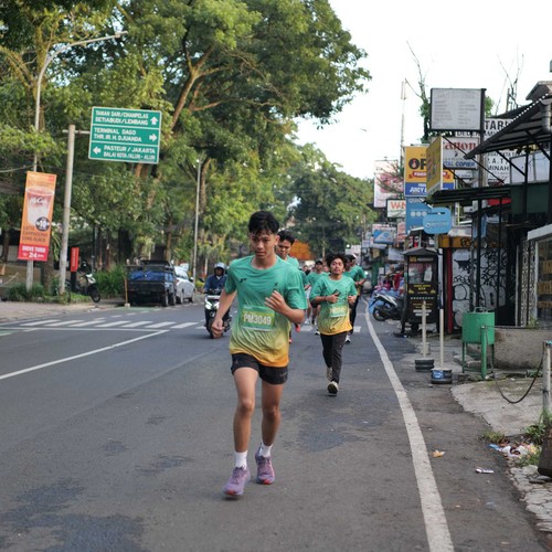Race photo from BAUR RUN 2025