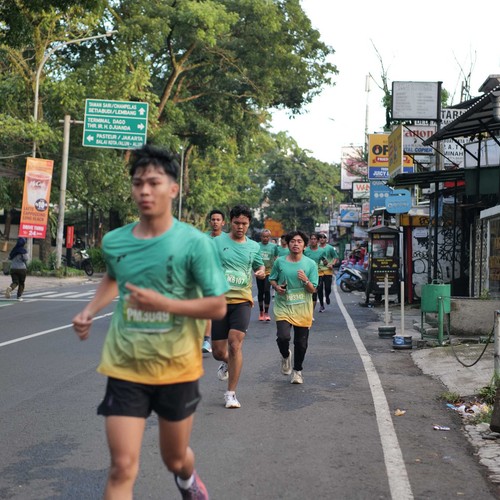 Race photo from BAUR RUN 2025