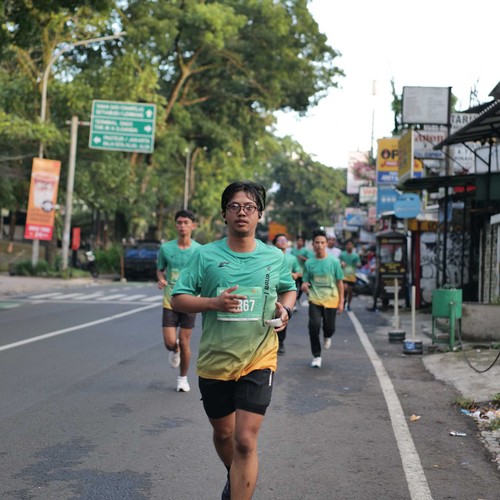 Race photo from BAUR RUN 2025