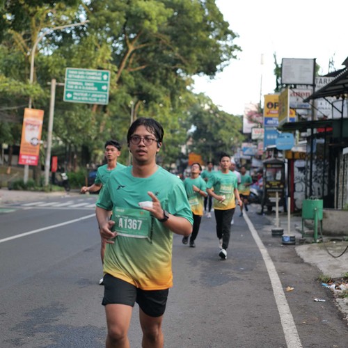 Race photo from BAUR RUN 2025