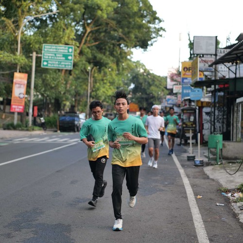 Race photo from BAUR RUN 2025