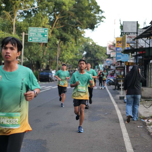 Race photo from BAUR RUN 2025