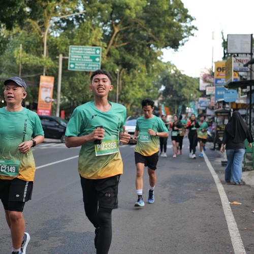 Race photo from BAUR RUN 2025
