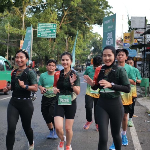 Race photo from BAUR RUN 2025